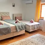 Stone Garden 2 Apartamento *